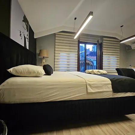 Jirhouse Sarikoesk Istambul