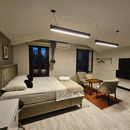 Jirhouse Sarikoesk Istanbul